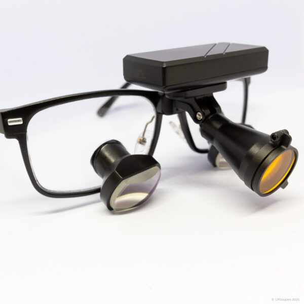 loupes ProLyte wireless led light from ukloupes with filter on and light switched off